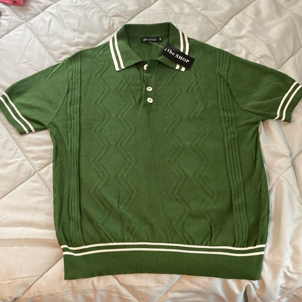 Retro Green Knit Polo Shirt with Geometric Pattern